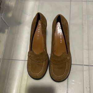 Gianni Bini loafer style shoe 6 1/2 100% leather